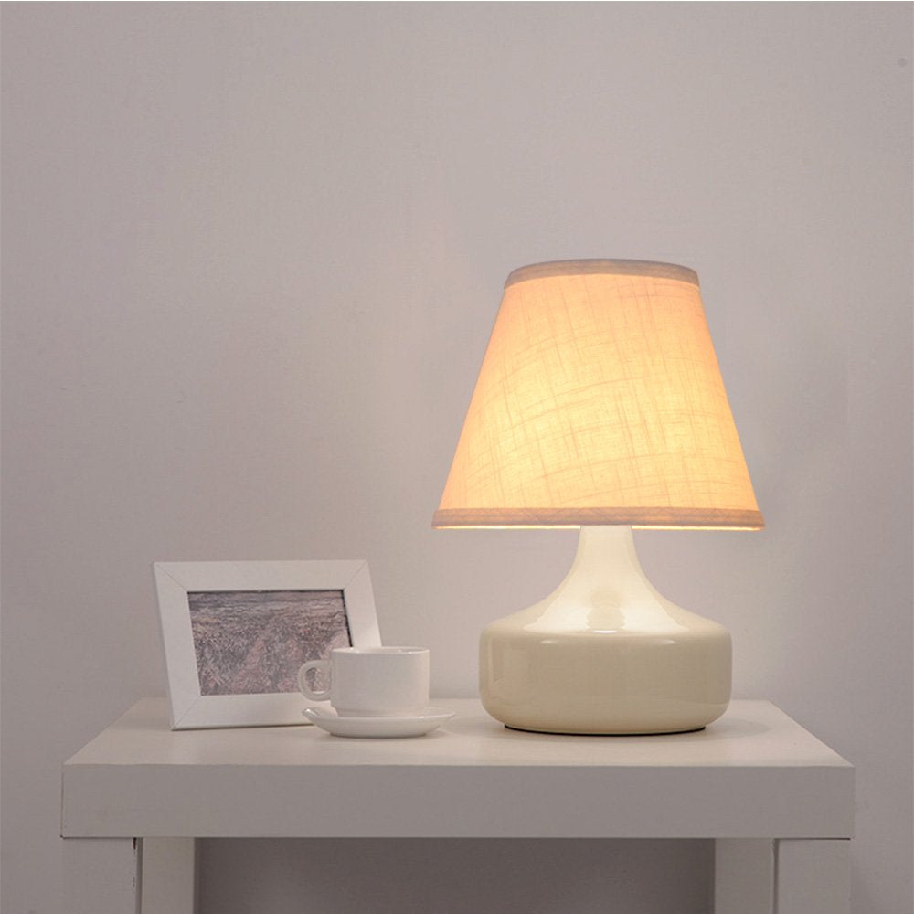 TOOTOO STAR barrel white lampshade demonstrates harp compatibility for table lamps