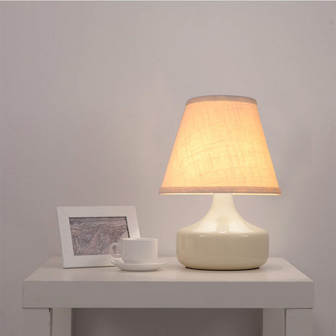 TOOTOO STAR barrel white lampshade demonstrates harp compatibility for table lamps