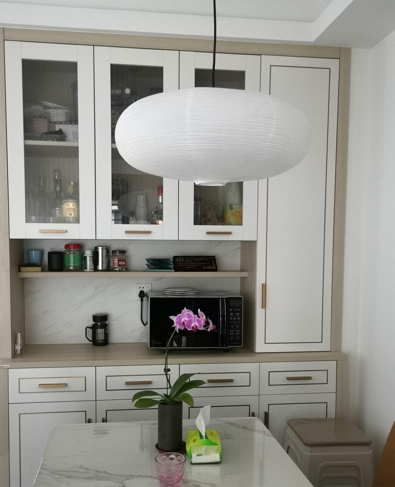 TopAAA 19-inch lampshade creates a warm, inviting ambiance.