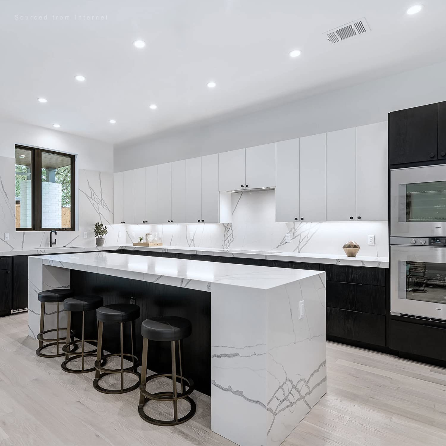 TORCHSTAR expandable lighting system adapts to larger spaces.