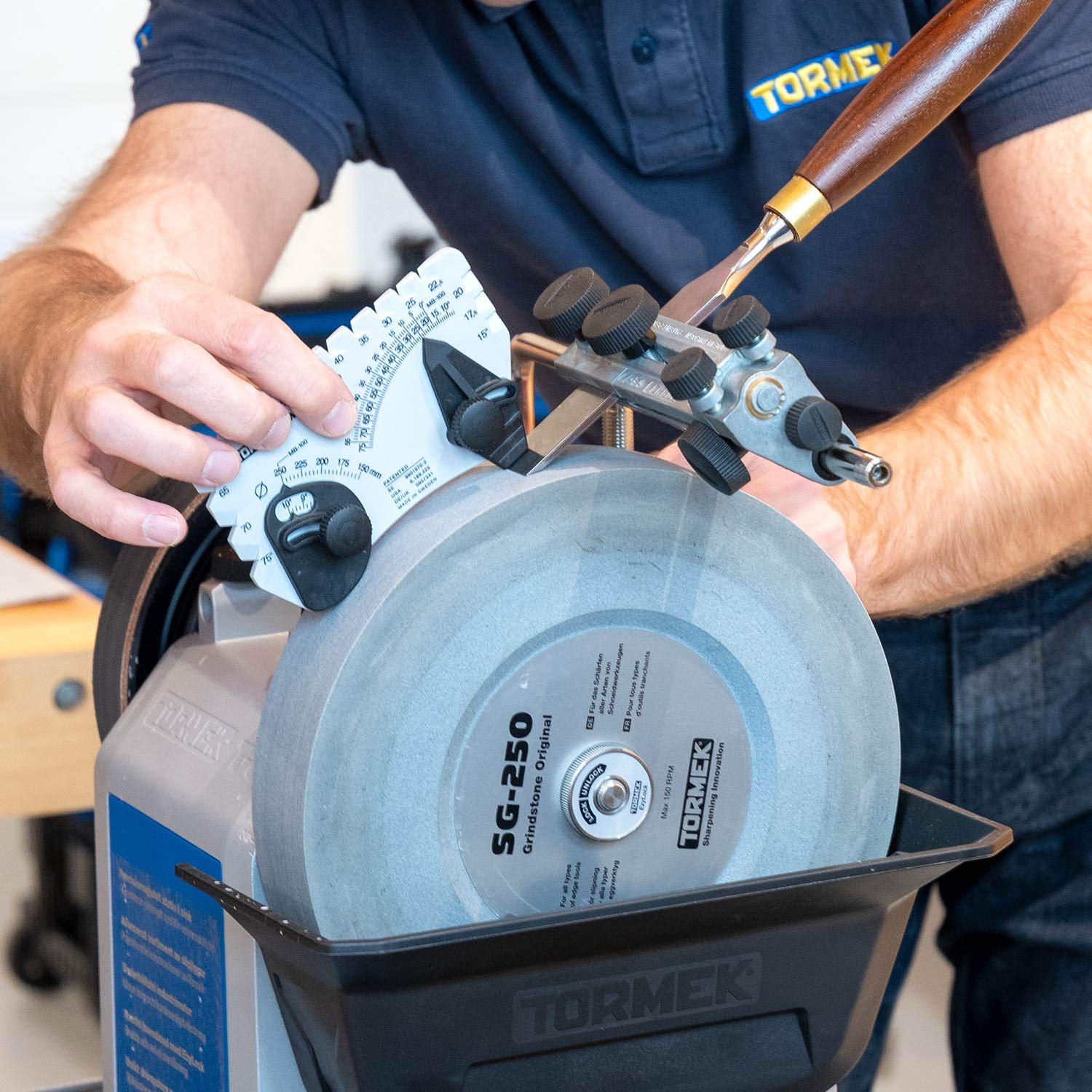 Tormek SE-77 provides a perfect 90-degree angle guide for reliable sharpening.