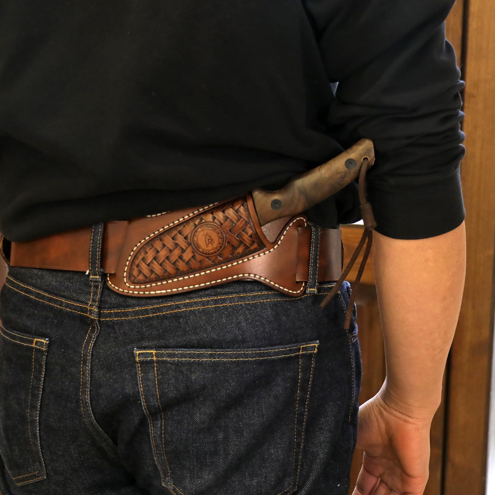 Tourbon leather sheath shows angled pocket for quick draw.