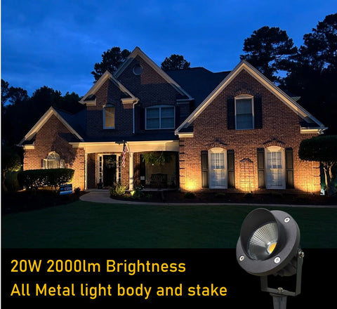 TOVEENEN LED 20W spotlight accenting a garden wreath