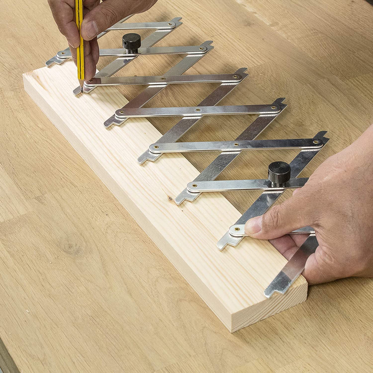 Eight stainless upright indicators provide clear repeatable references.