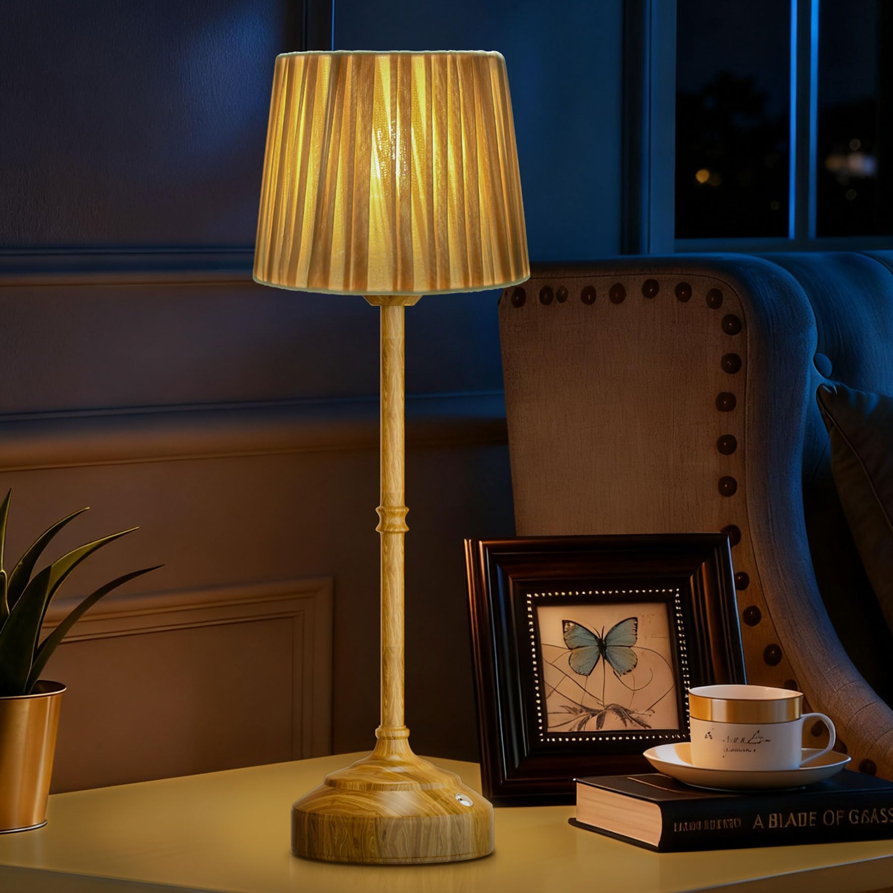 TRRMEZY cordless mini lamp with battery power for portable bedside lighting.