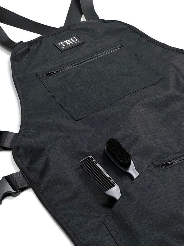 Adjustable shoulder straps on TRU BARBER apron provide a comfortable fit.