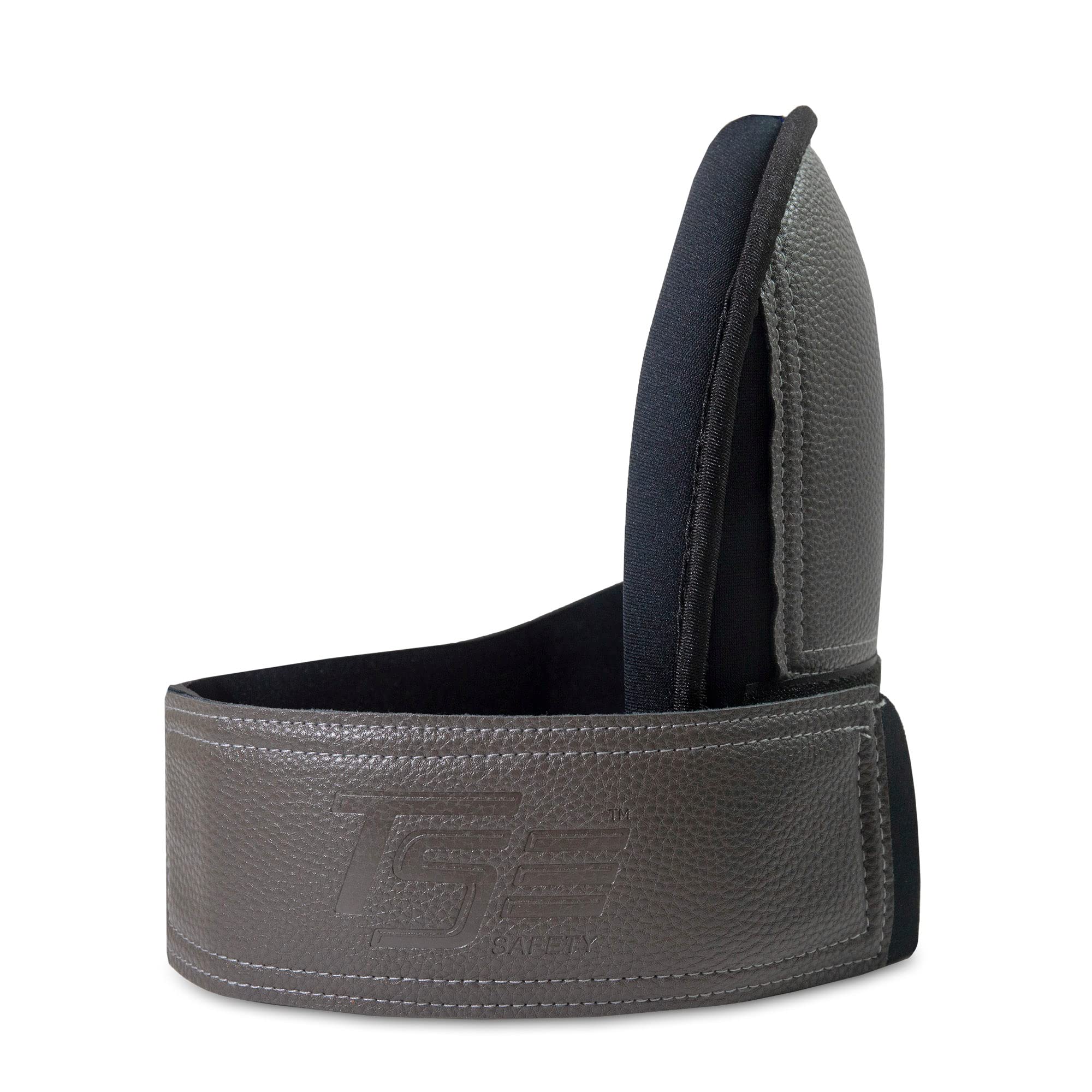 TSE Safety knee pads in flooring work showing stable support on hard surfaces.
