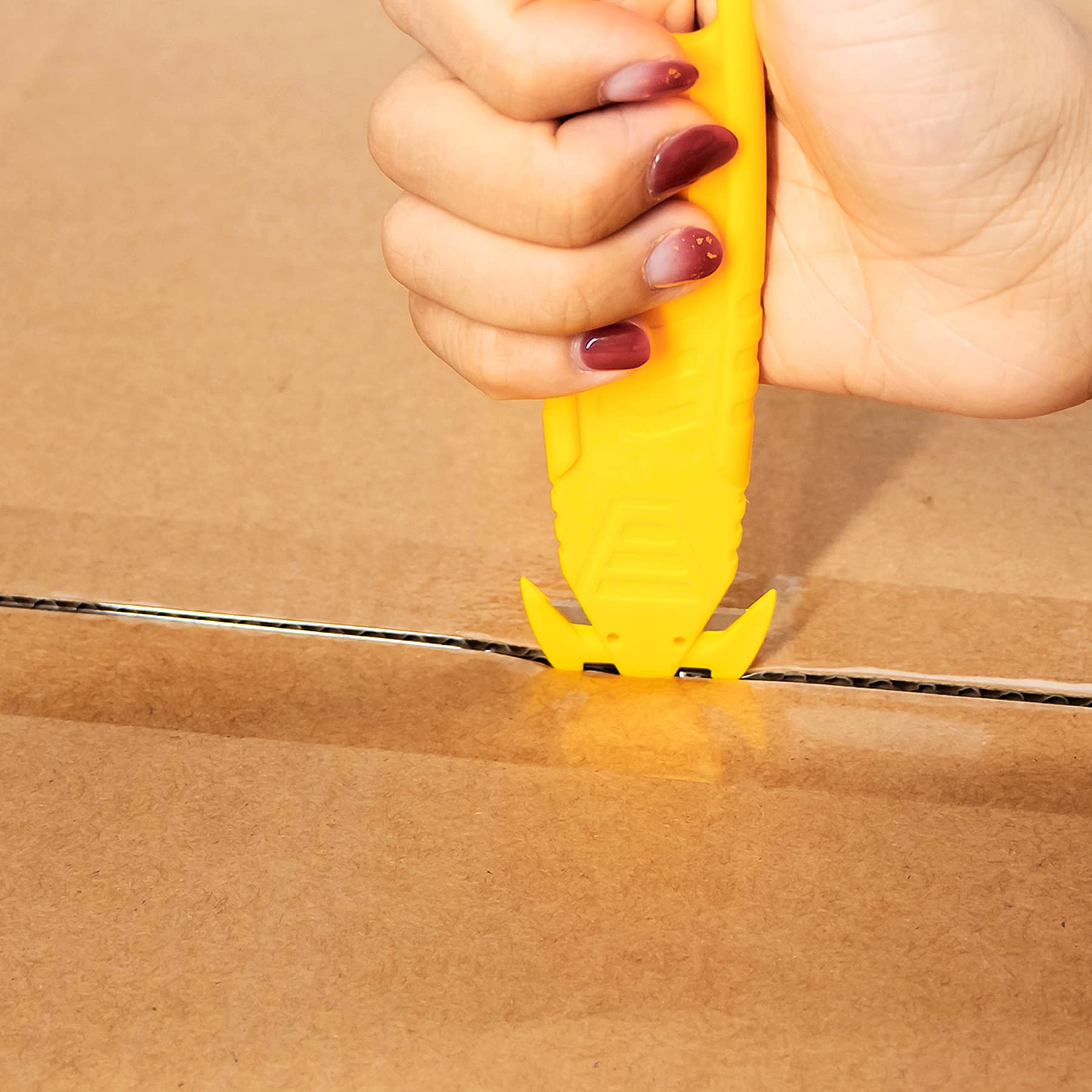 TTOVIA cutter with integrated tape splitter for quick one-motion cuts.
