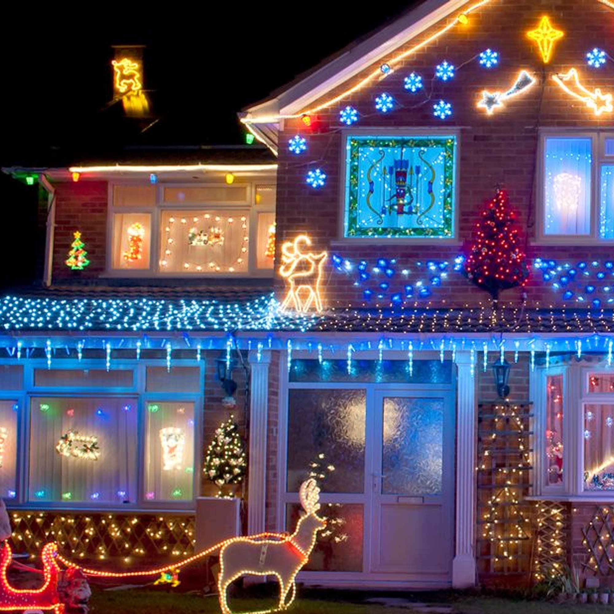 TW SHINE indoor/outdoor lights with easy plug connections.