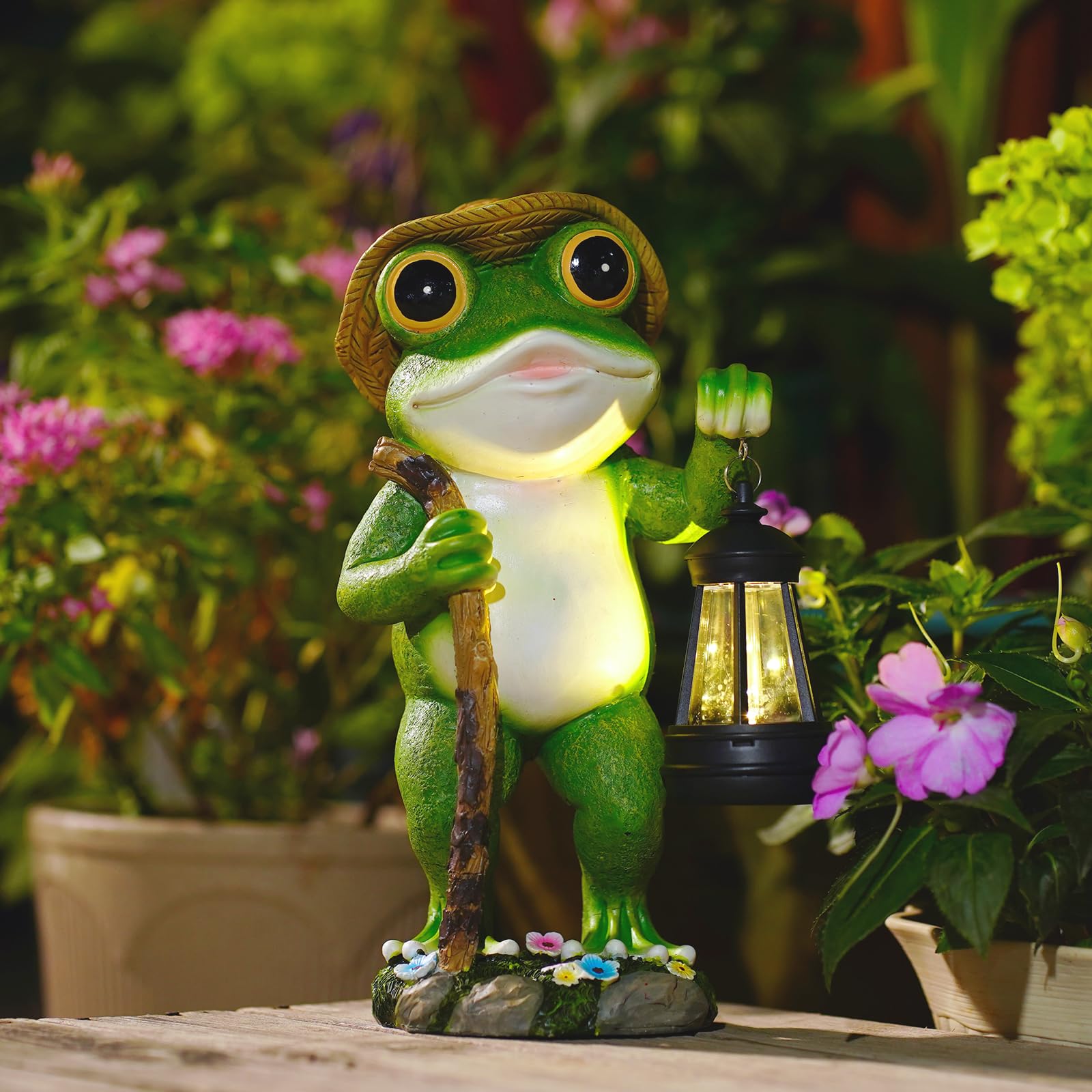 Twinbling frog patio decor with LED glow for outdoor evenings