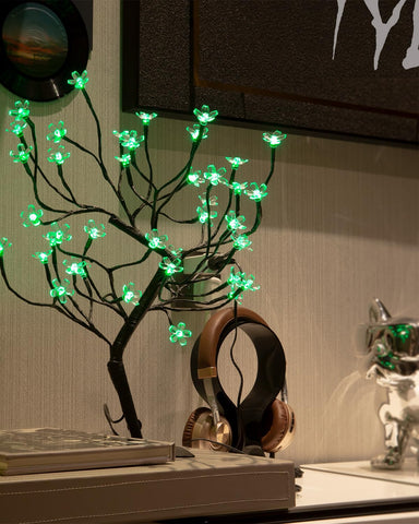TYBEEU cherry blossom bonsai elevates ambience with customizable lighting options.
