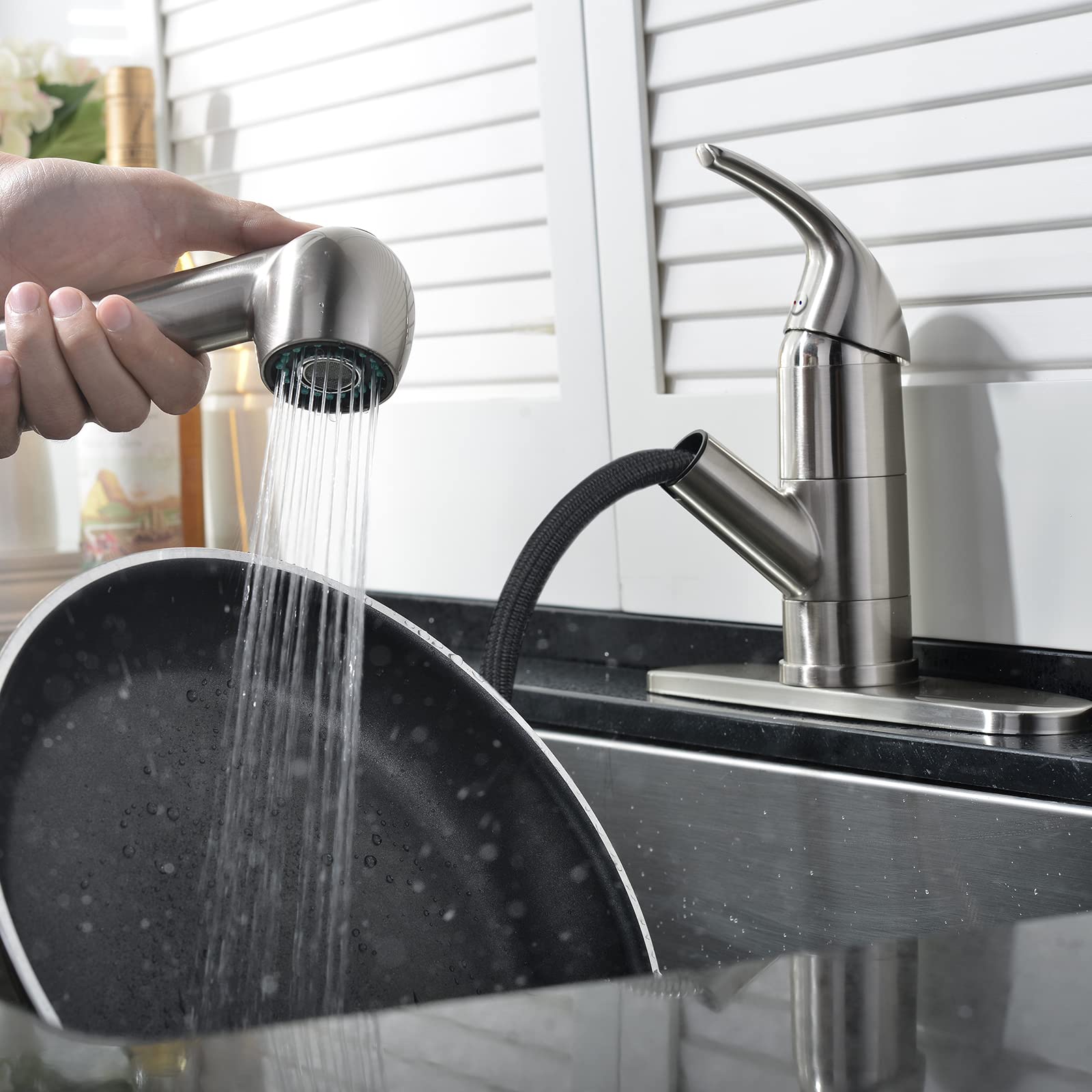 Ufaucet aerated stream delivers gentle washing for delicate vegetables and cookware