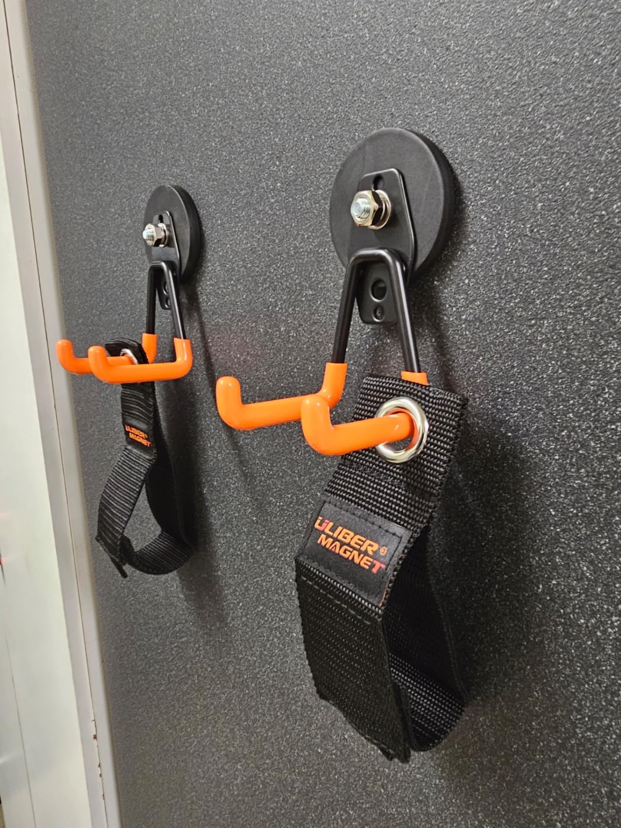 ULIBERMAGNET workspace organization with compact magnet hooks.