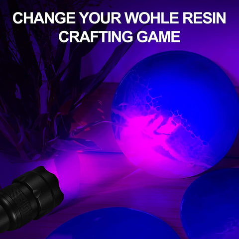 ULTRAFIRE UV flashlight battery compatibility with 18650 or CR123 cells.