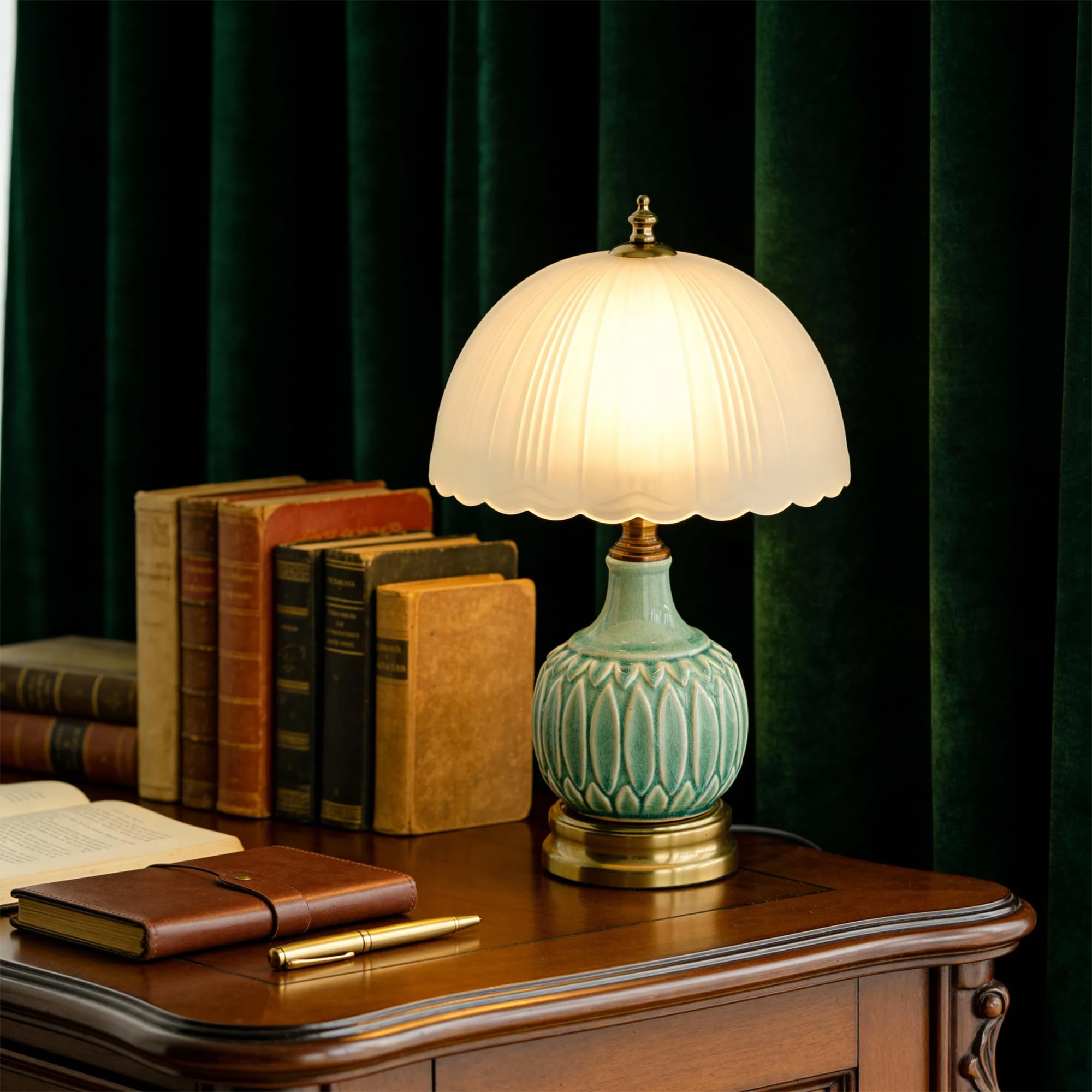URLIGHTS heavy ceramic base resists tipping on narrow surfaces.