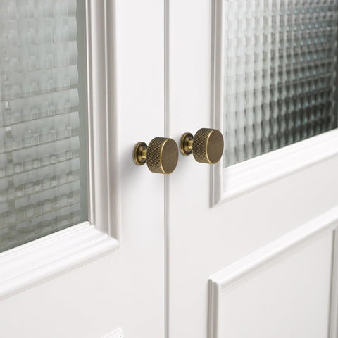 Urnew furniture hardware brass knob, 1.1-inch diameter for drawers and cabinets.