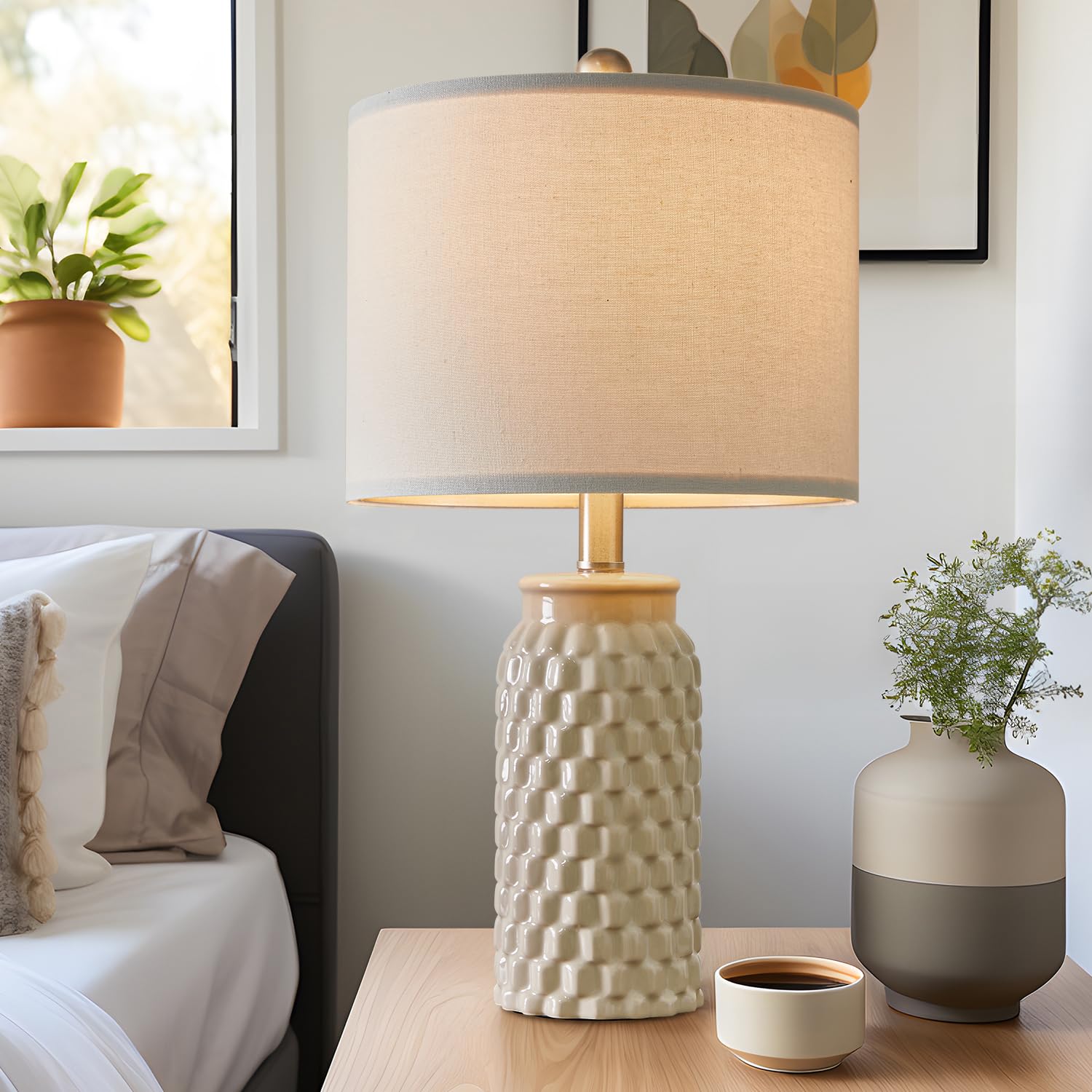 USumkky ceramic base with cream shade provides sturdy support on desks and tables.