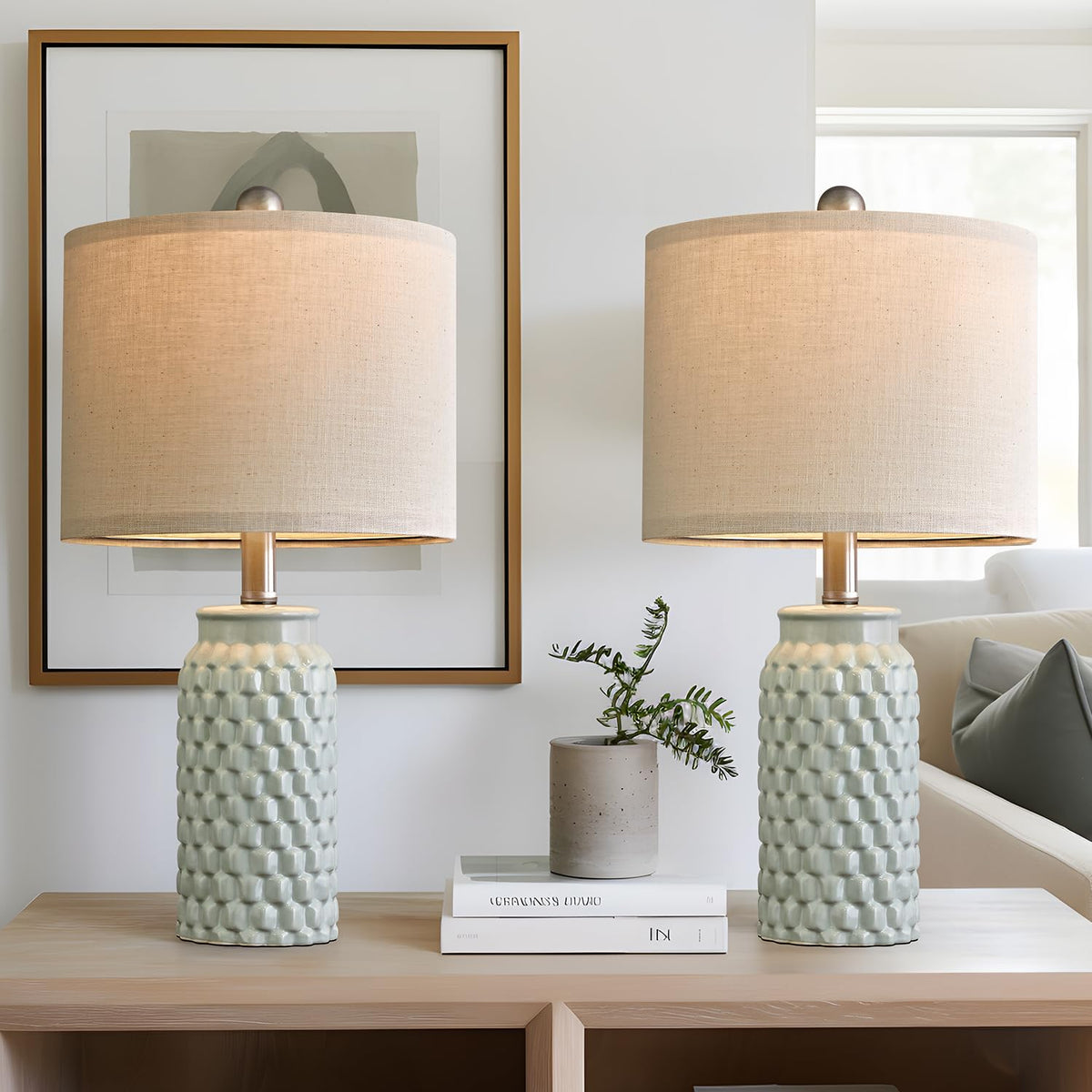 USumkky green ceramic bedside lamp set on nightstands for warm ambience.