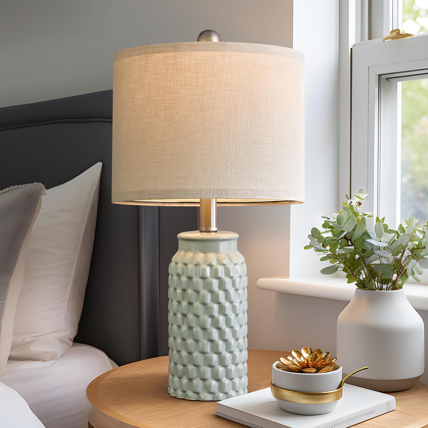 USumkky lamp height stands 20.5 inches for versatile use.