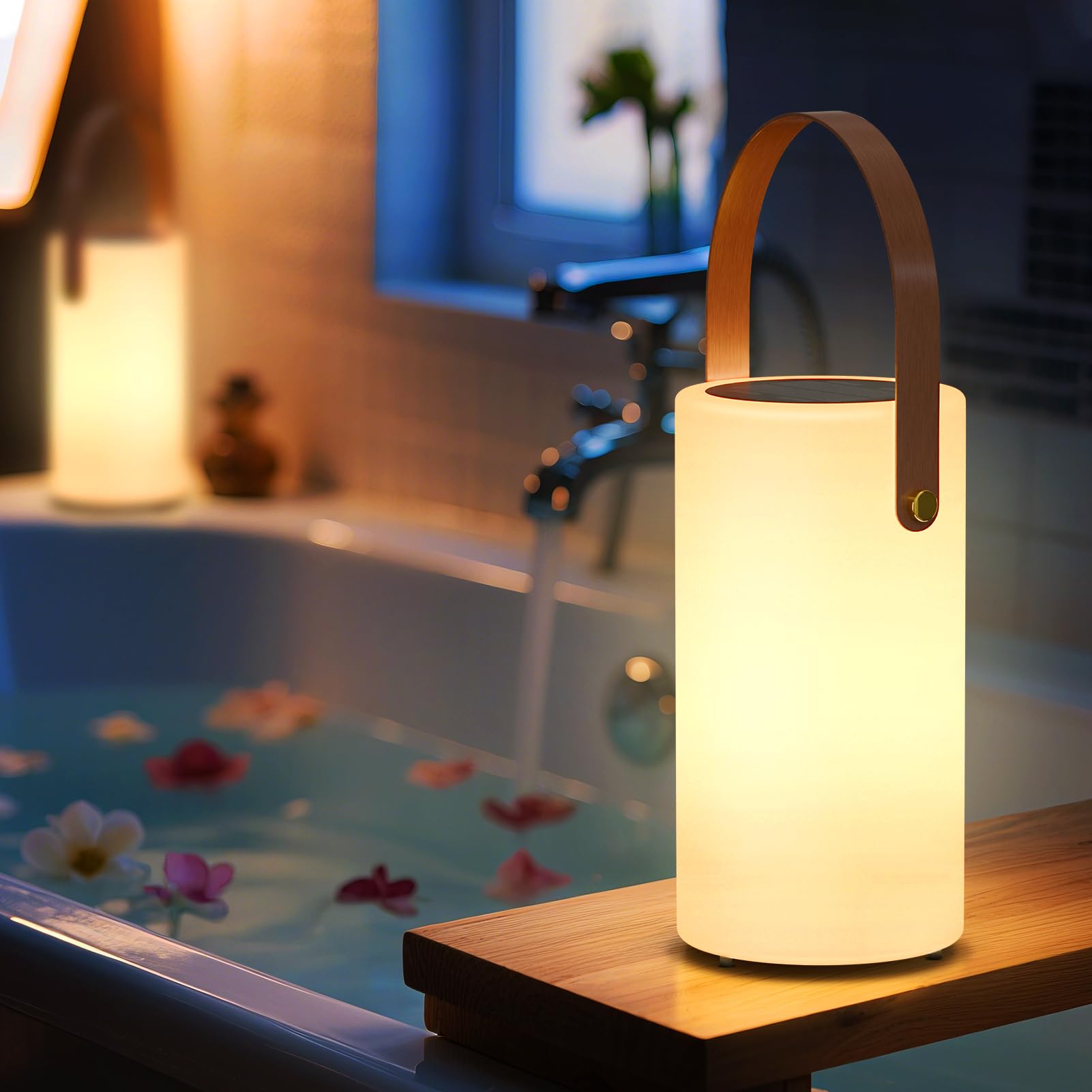 Uuffoo IP44 waterproof lantern suitable for outdoor use and light rain.