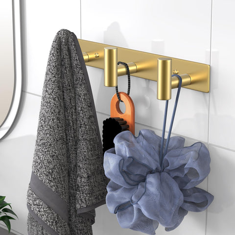 VAEHOLD anti-slip, scratch-resistant hooks protect towels and coats.