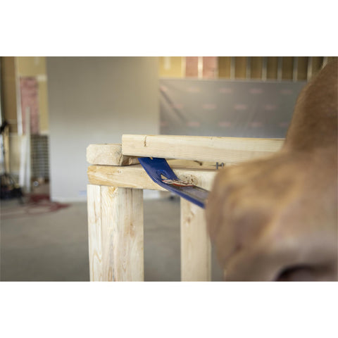 Three beveled nail slots on Vaughan Superbar speed nail removal