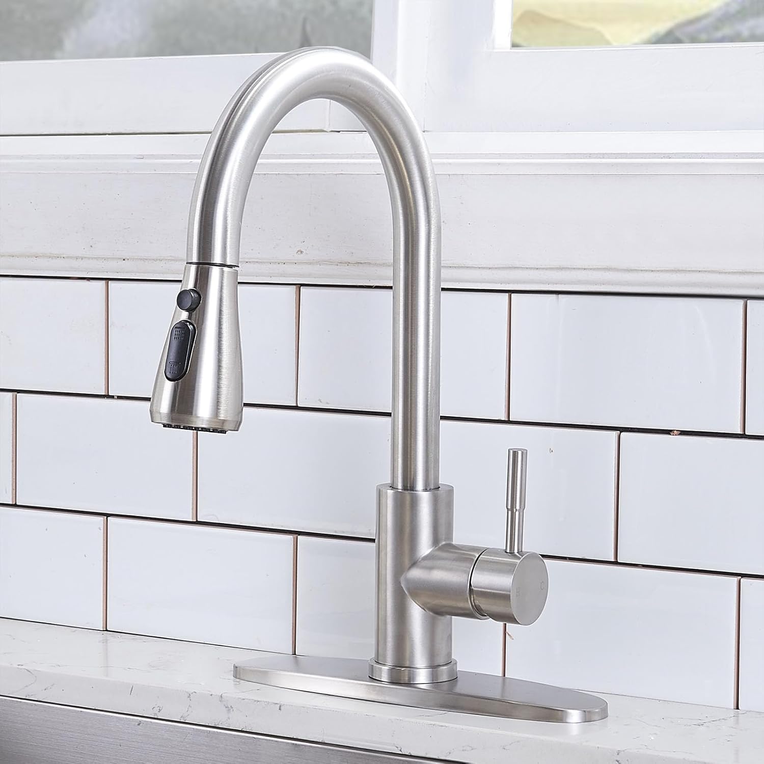 VC CUCINE pull-down faucet with brushed nickel finish for versatile kitchen use