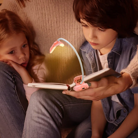 Vekkia soft pads protect books from scratches while clipping on.