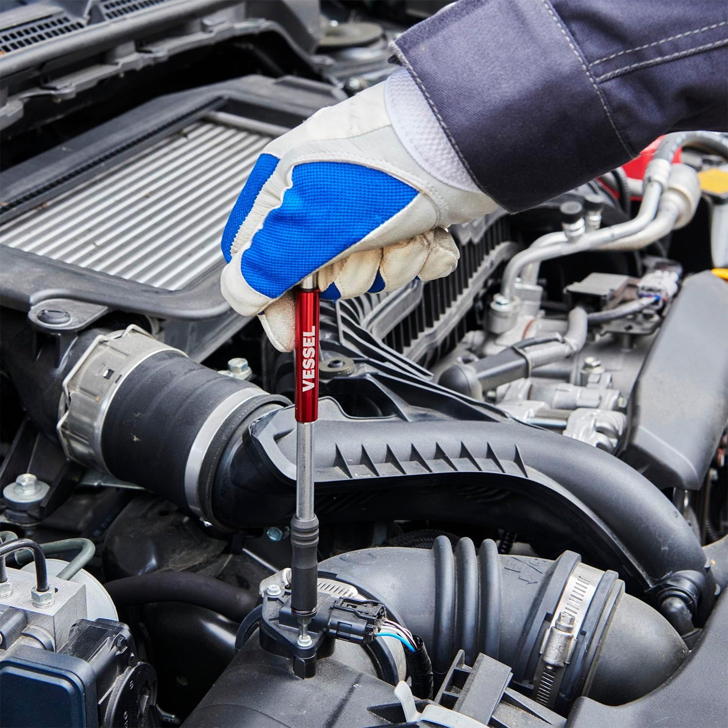 VESSEL 2 Way-Speed L-Handle rotating sleeve enables quick, controlled turning