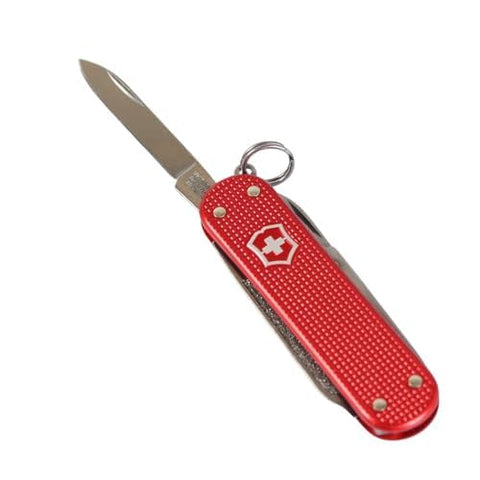 Victorinox Classic SD pocket-size profile, easy to carry every day.