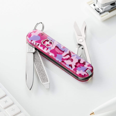 Victorinox Classic SD pocket-size scale, emphasizing lightweight everyday carry.