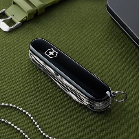 Victorinox Huntsman large blade for efficient cutting on the go