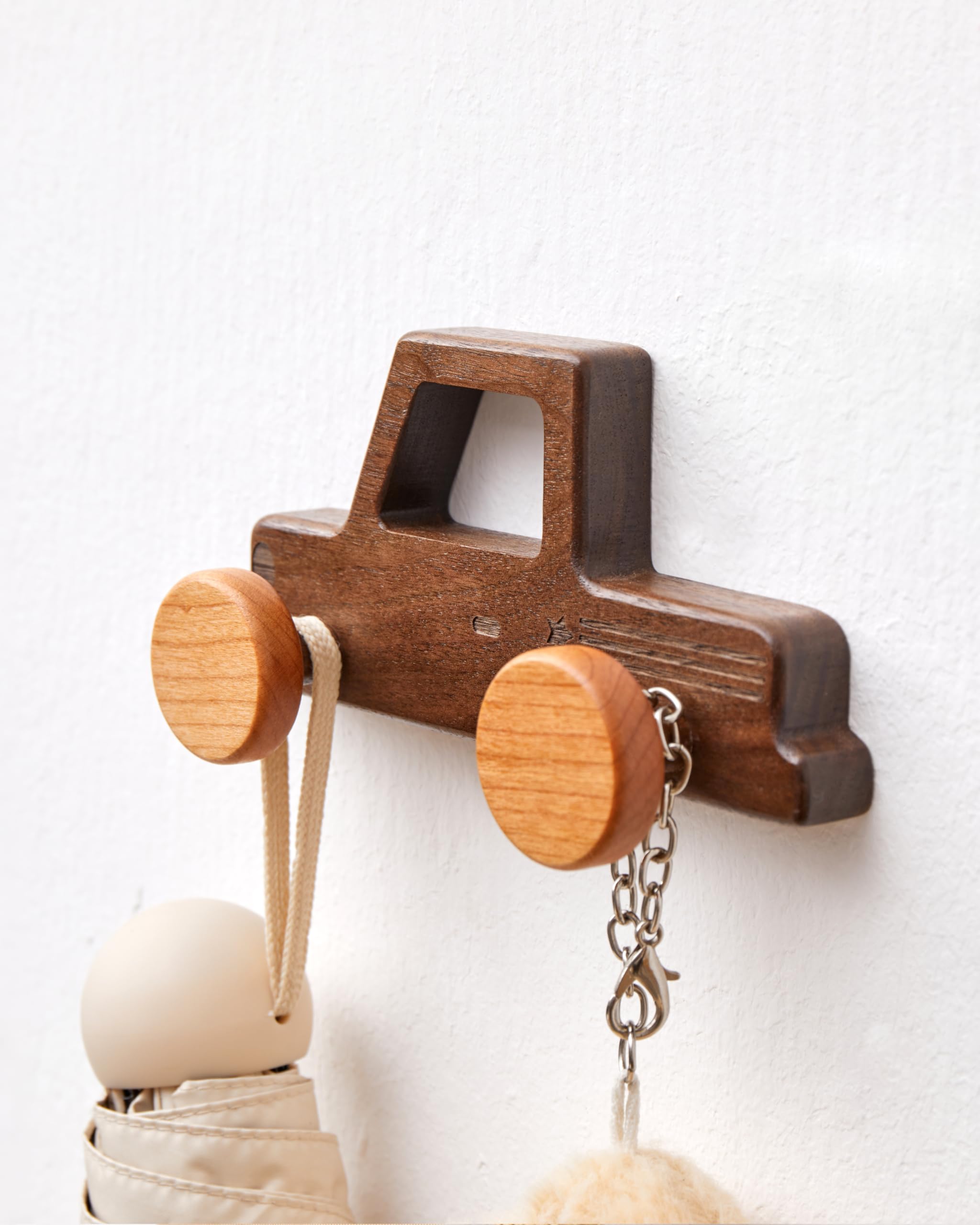 Vinoil sturdy wooden hook suitable for playroom organization