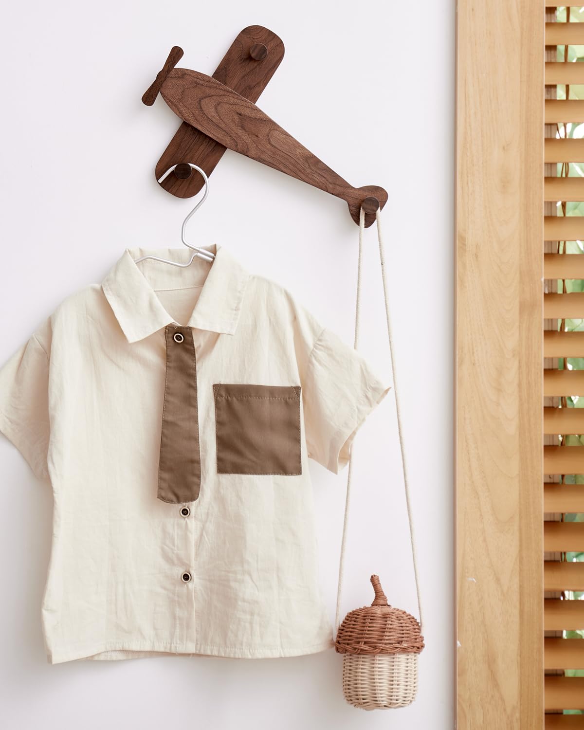 Vinoil wall-mounted coat hooks offering space-saving solution for entryways and bathrooms