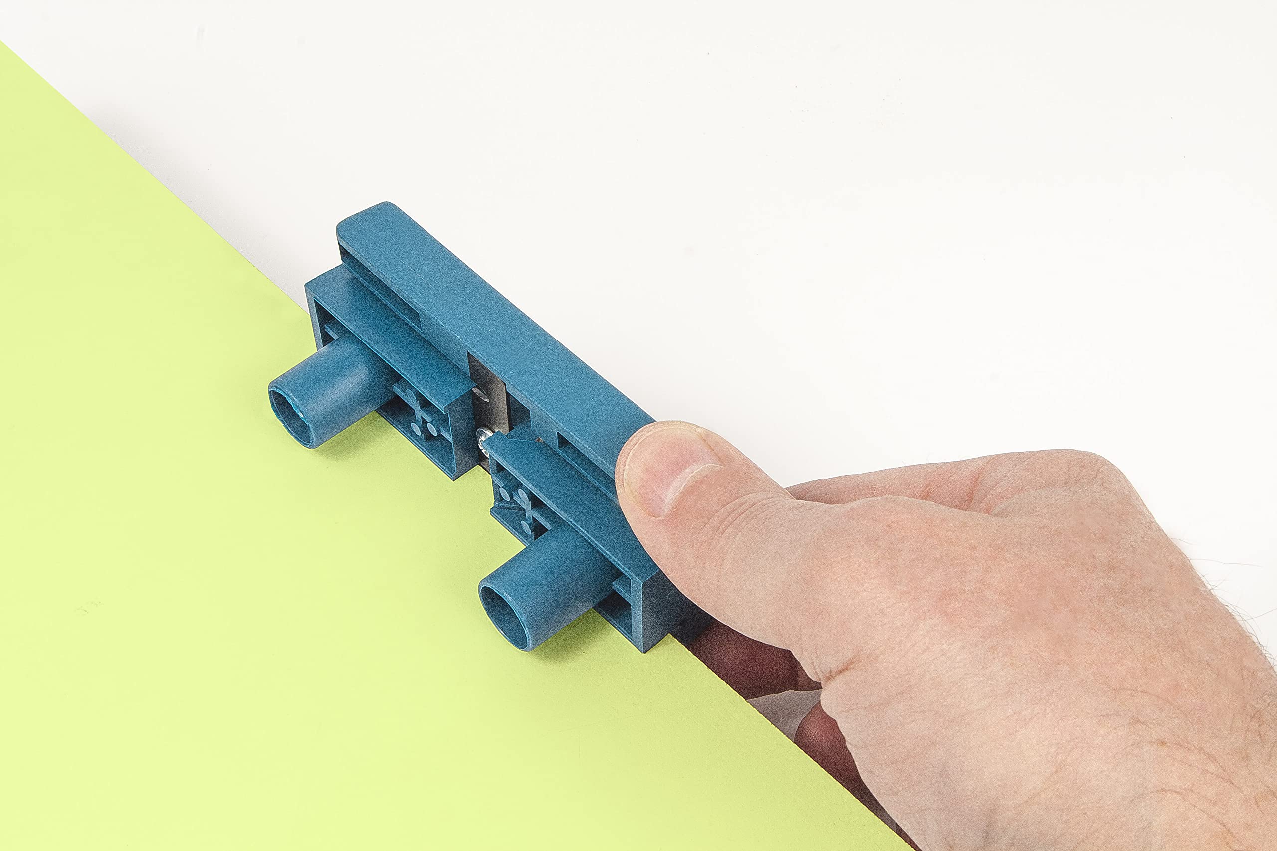 Virutex AU-93 edge-trimmer in use delivers clean edge finishing.
