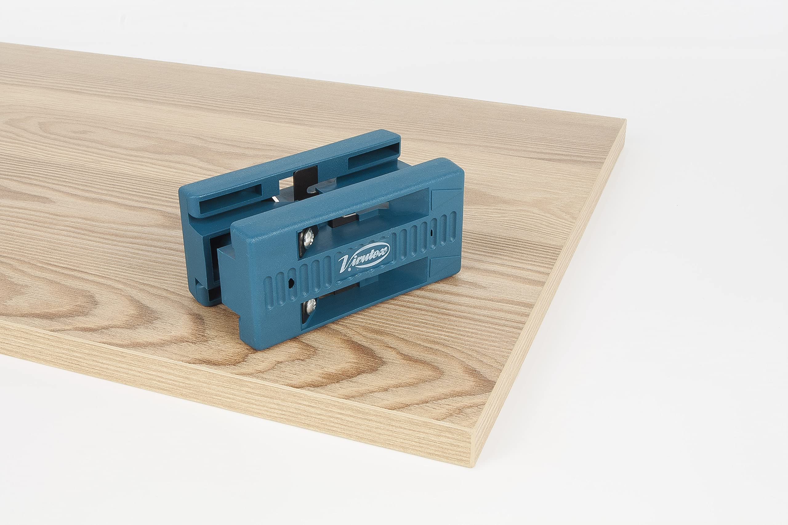 Virutex AU-93 lightweight design promotes comfortable operation.