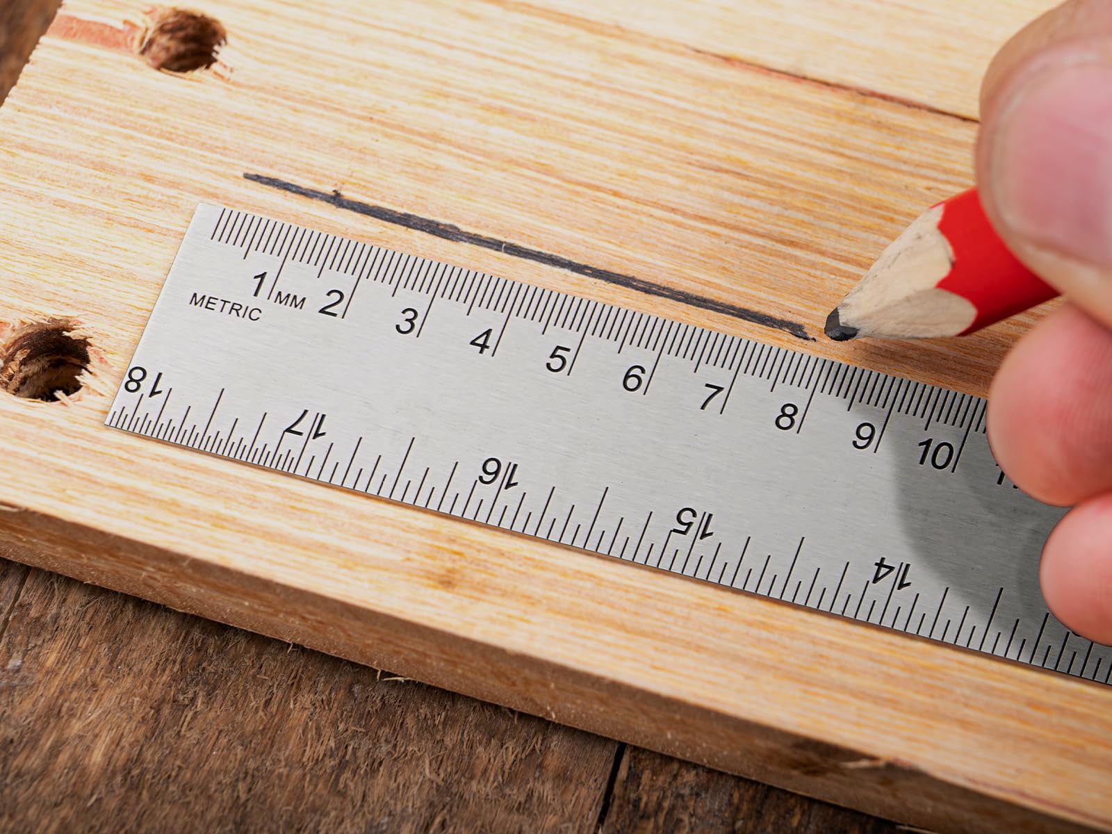 VORIGY cork-backed ruler prevents slipping on your desk.