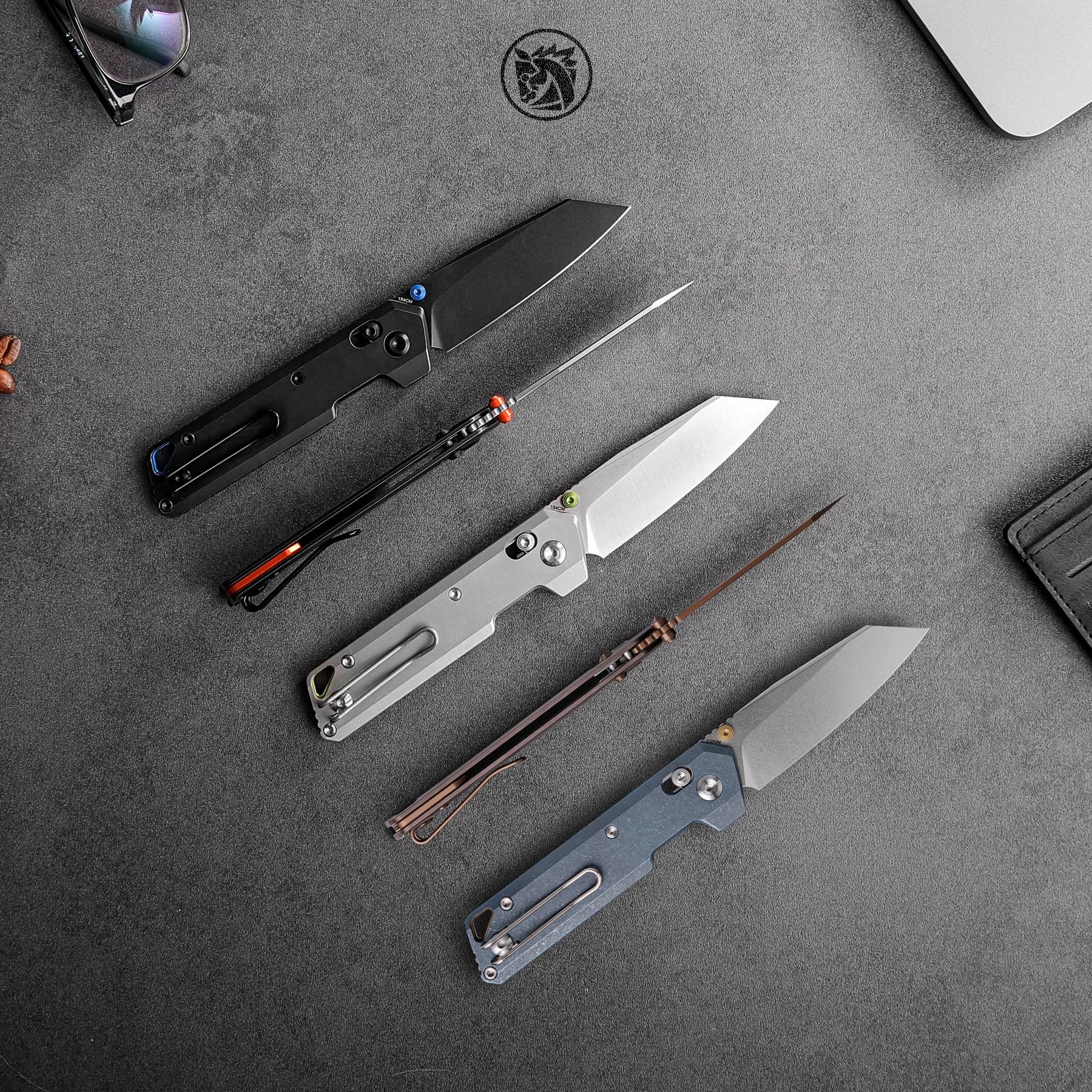 Vosteed Parallel ultra-thin pocket knife fits comfortably in a pants or bag pocket.
