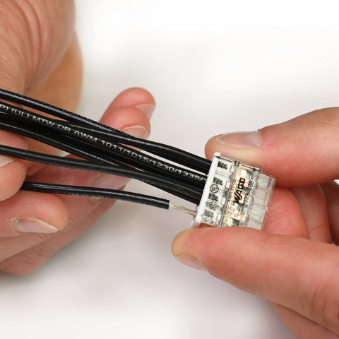 WAGO 2773-408 transparent housing with test port for easy verification of connections