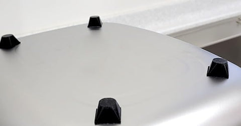 WANANG anti-slip rubber stands stabilizing the dishpan on wet surfaces