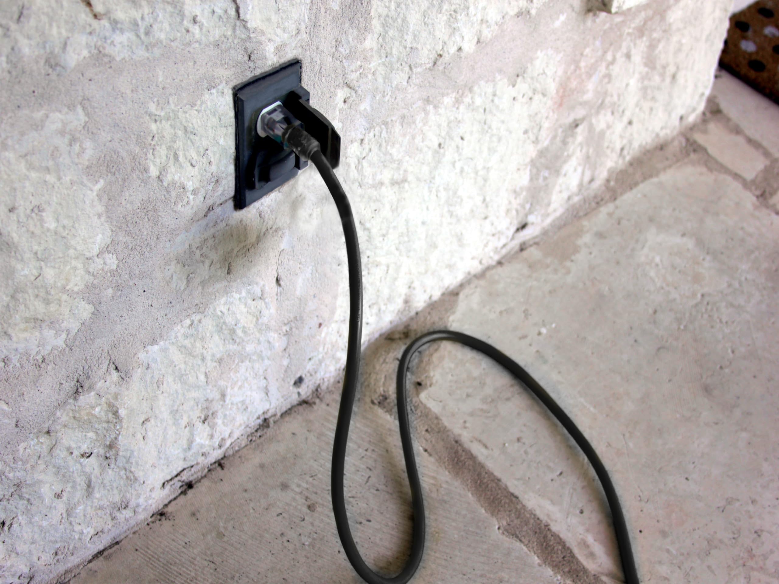 Watt's Wire black outdoor extension cord for discreet setups and dependable use