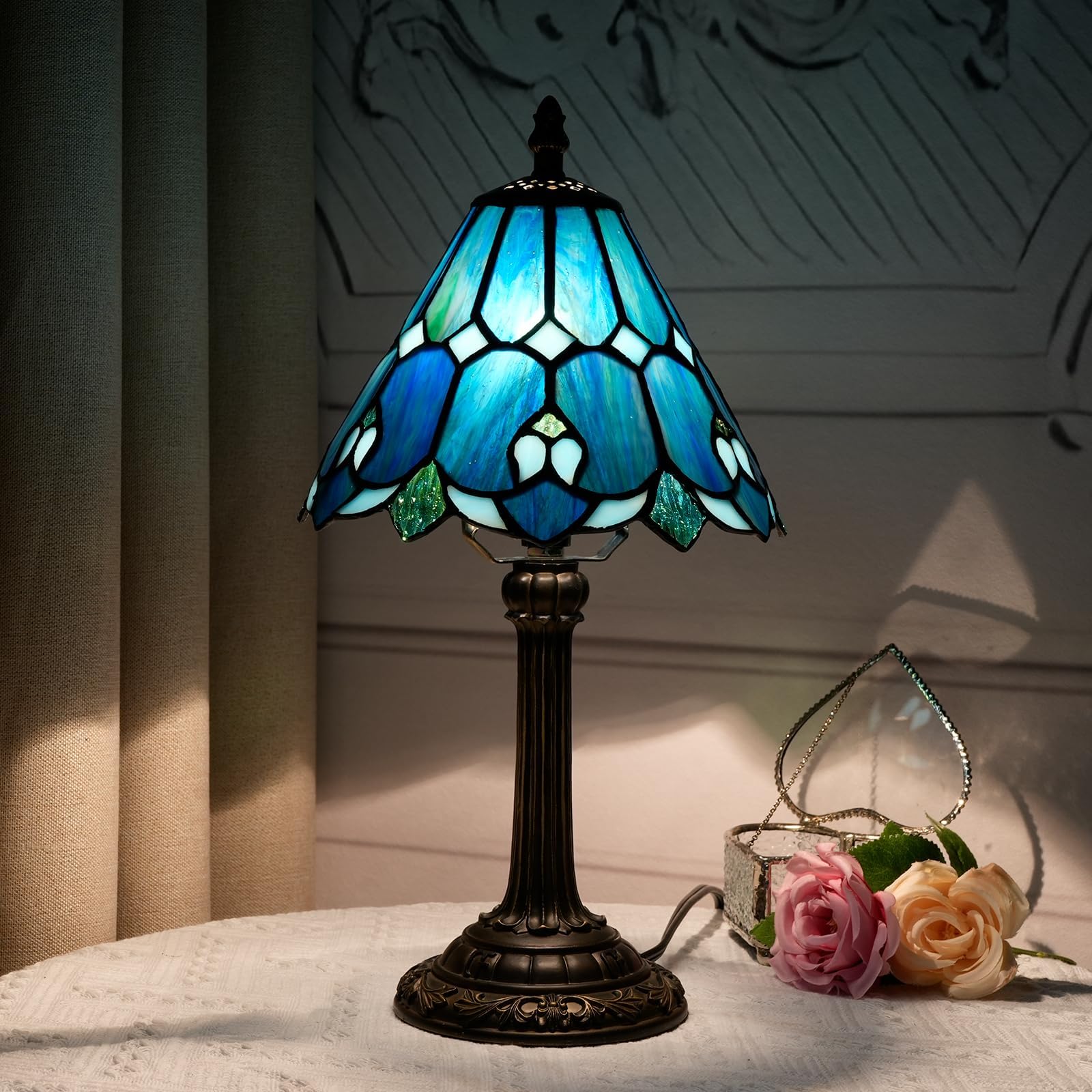 Wecrejoni bedroom decor lamp enhances aesthetics with elegant stained glass.