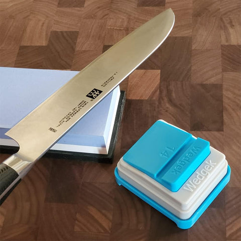 Wedgek LR5 positioned around the stone enables flexible sharpening workflow