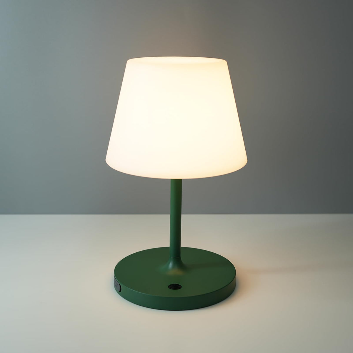WEILAILUX outdoor lamp waterproof design enhances patio ambiance