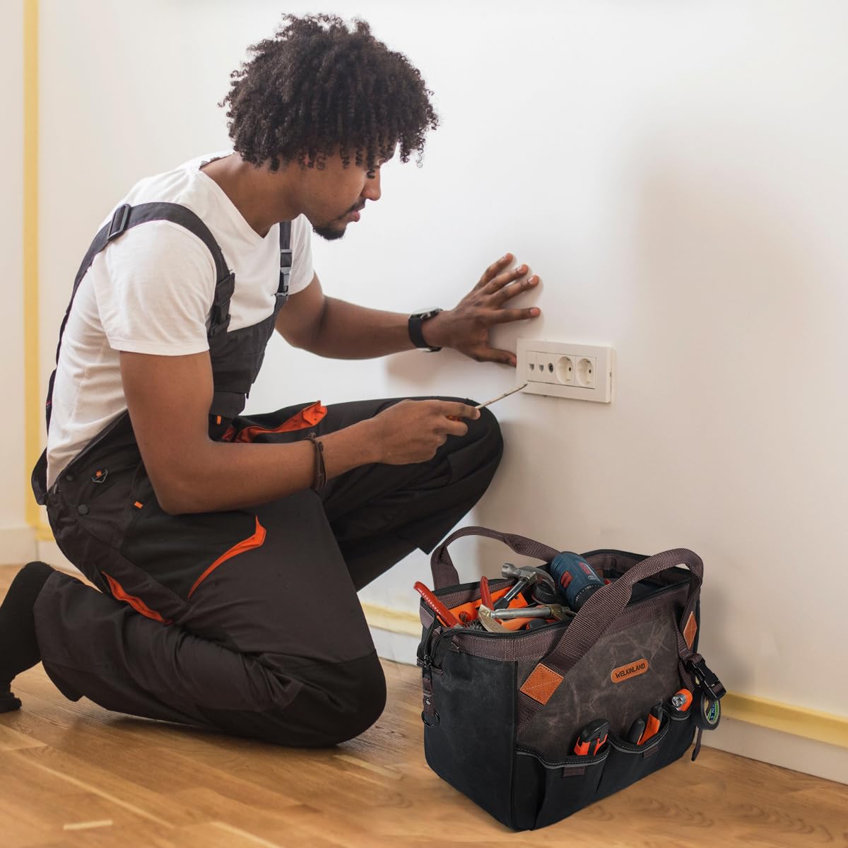 Welkinland tools bag open mouth enables fast tool retrieval on site.