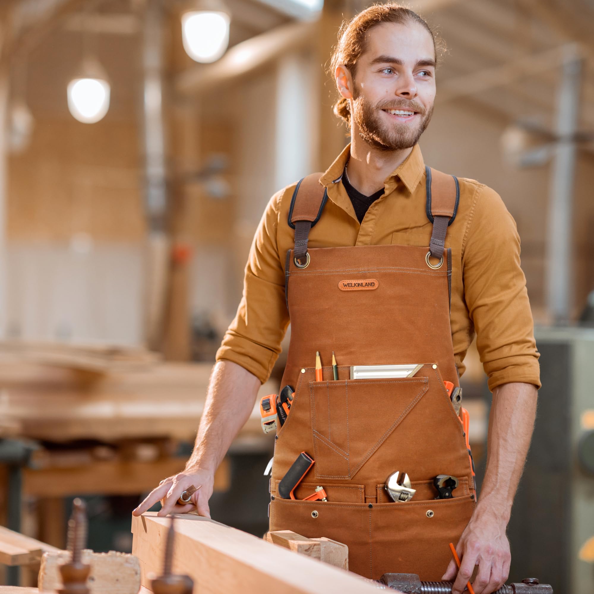 Welkinland waxed canvas apron shows padded shoulder straps for comfort.