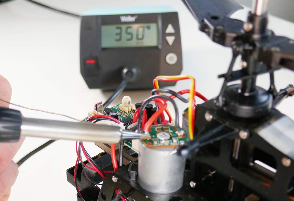 Weller WE1010EDU kit contents highlighting lead-free solder and ET tips for safe learning.