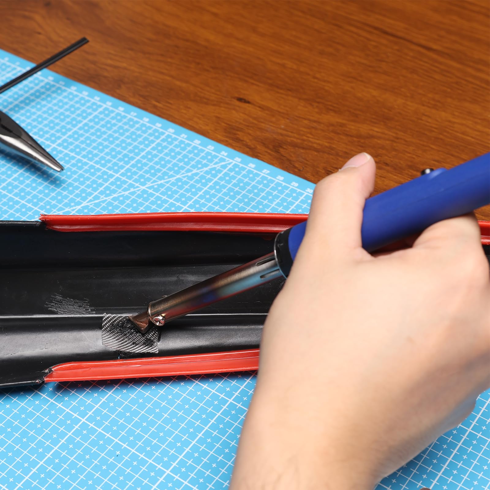 WEP 960-IV triangular small-tip for precise small-area repairs.