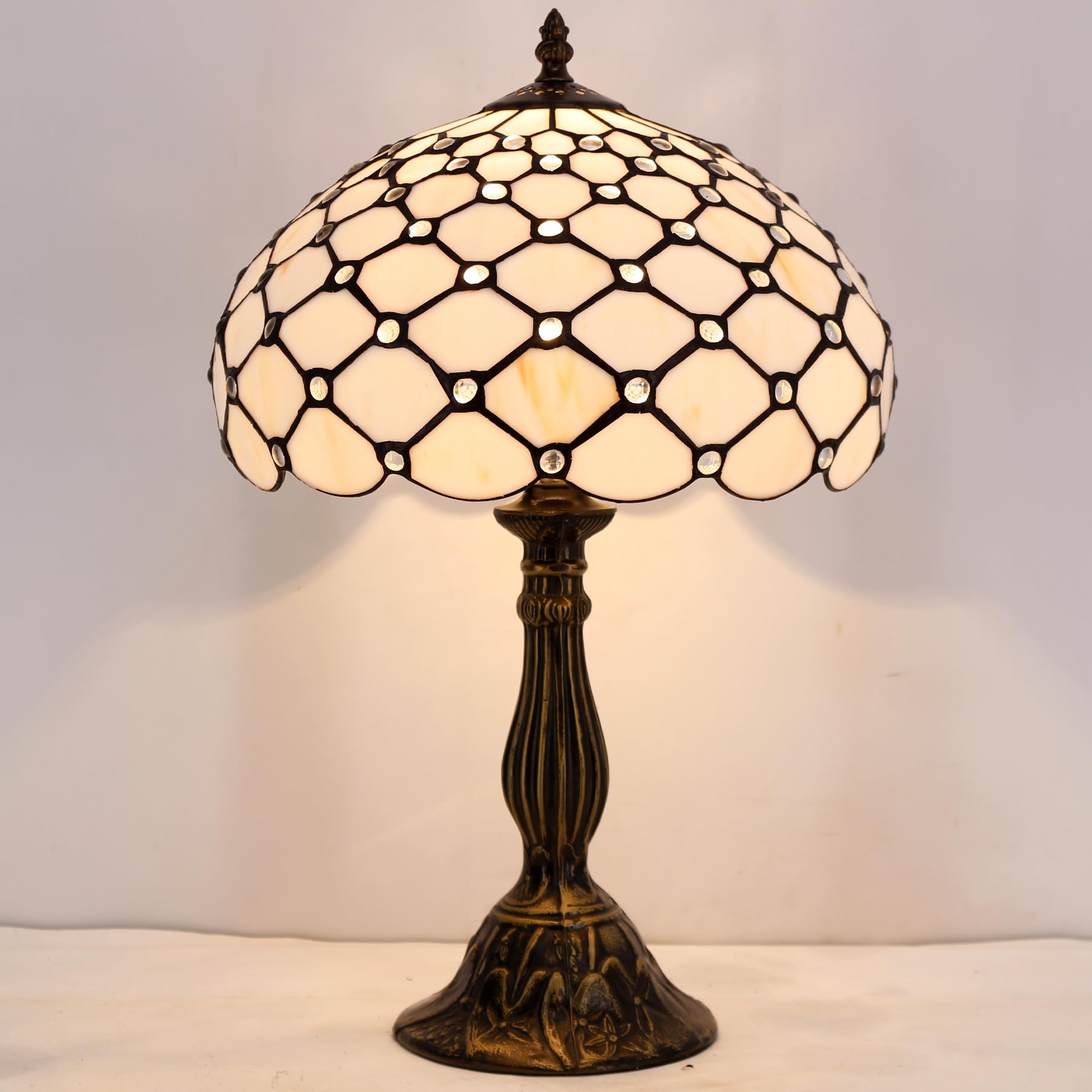 WERFACTORY Tiffany lamp antique-green-bronze base adds timeless elegance.