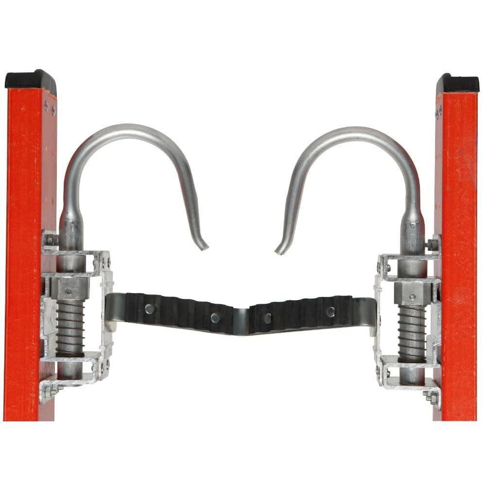 Werner extension ladder with adjustable cable hook for pole work